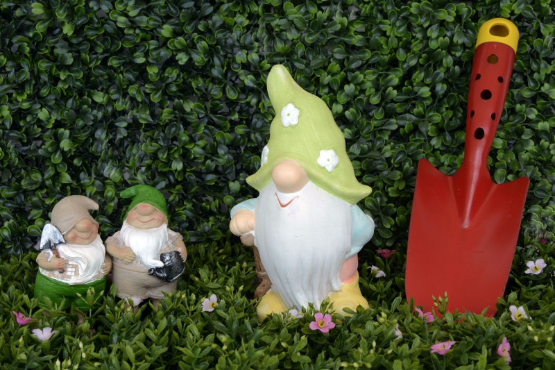 jardinerie-ENTRAUNES-min_garden-gnome-1404358